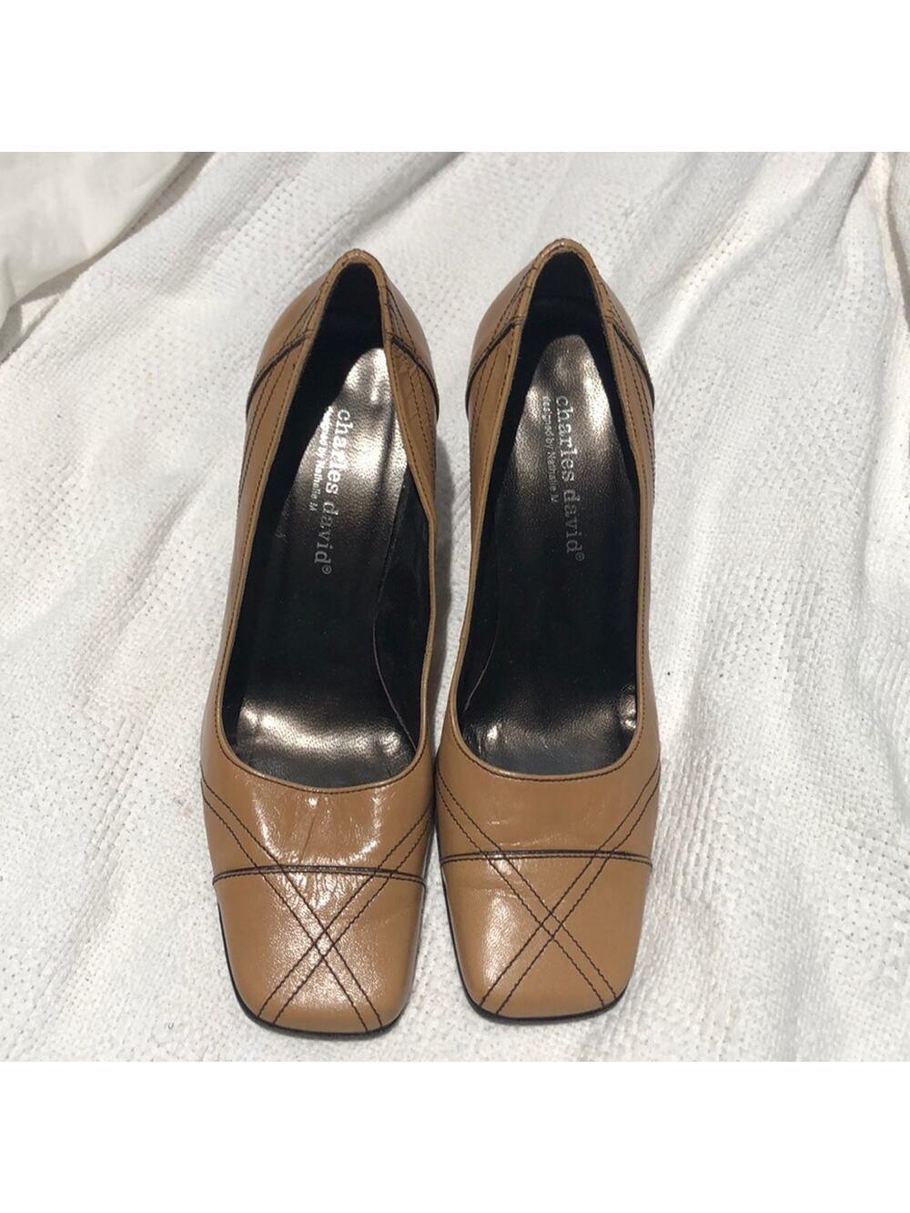 Charles David 8.5 tan leather pump brown stitched